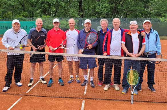 Herren 65 vom Akener Tennis-Verein und Gäste vom TC Eisleben e.V.